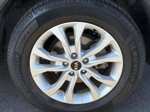 Used 2021 Kia Telluride LX image 47