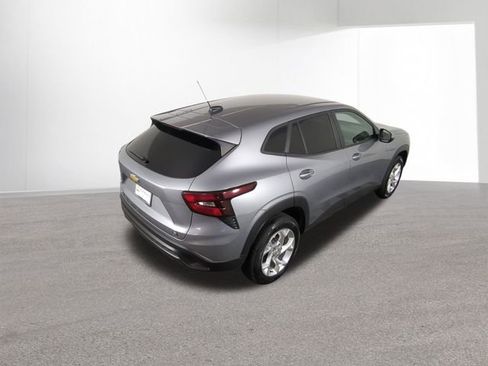 Used 2024 Chevrolet Trax LS w/ LS Convenience Package image 36