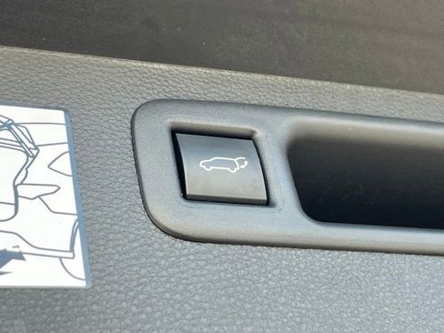 Used 2024 Toyota Highlander XLE image 13