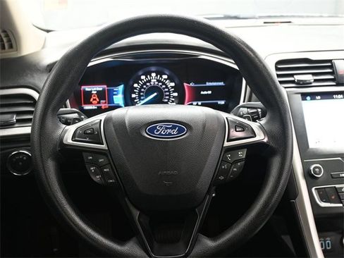 Used 2019 Ford Fusion SE image 24