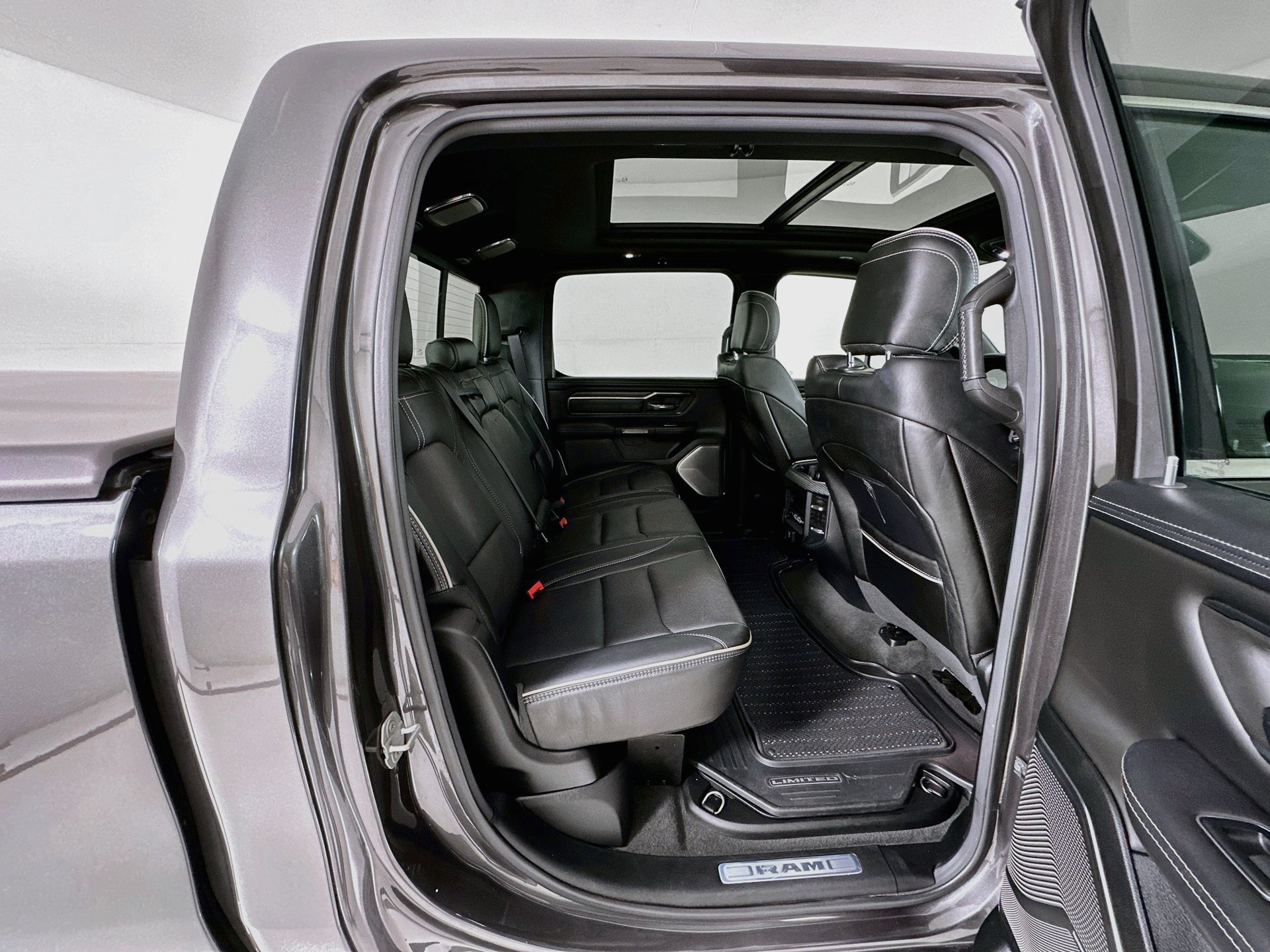 Used 2020 RAM 1500 Limited RWD image 31