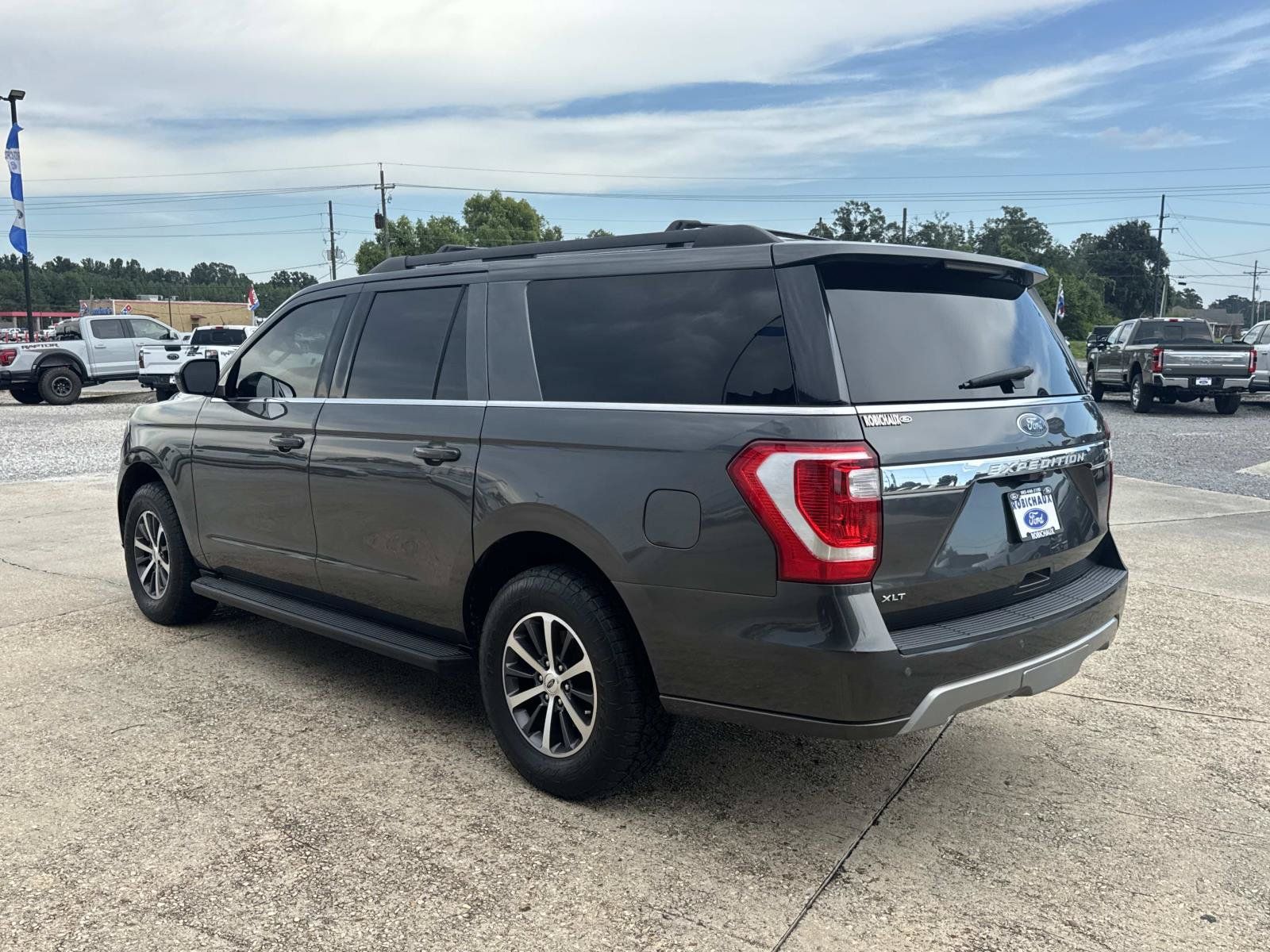 Used 2021 Ford Expedition Max XLT w/ Cargo Package RWD image 5