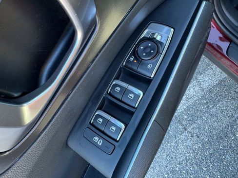 Used 2024 Kia Sorento S w/ Panoramic Sunroof Package image 18