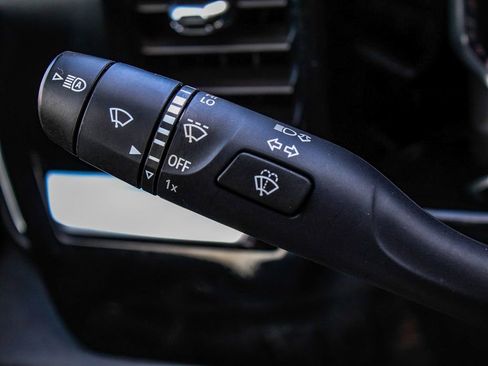 Used 2025 GMC Sierra 1500 Elevation image 27