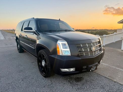 Used 2014 Cadillac Escalade ESV Premium image 3