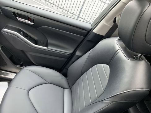 Certified 2025 Toyota Highlander XLE AWD/4WD image 31