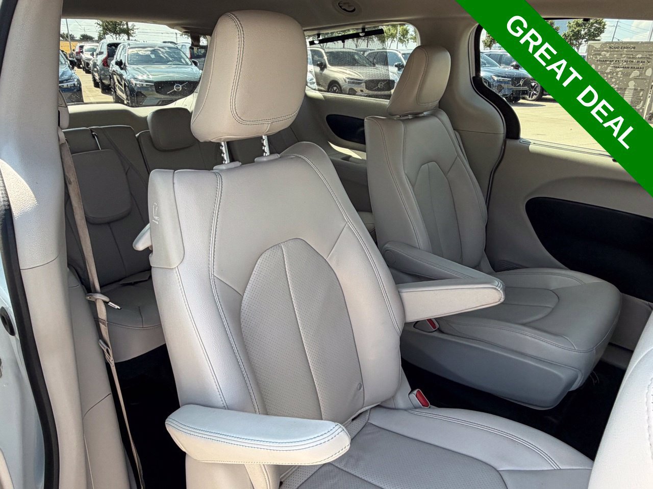 Used 2018 Chrysler Pacifica Touring-L FWD image 40