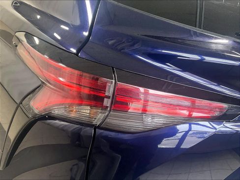 Used 2022 Toyota Sienna XLE w/ XLE Plus Package image 34