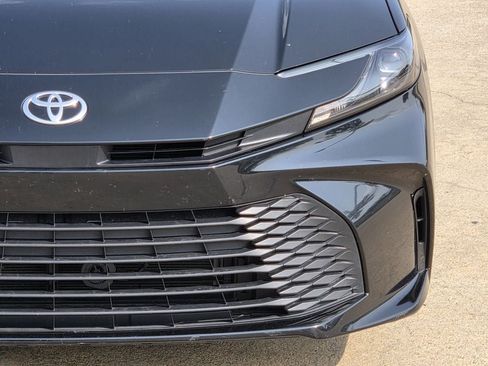 Used 2025 Toyota Camry LE w/ Convenience Package FWD image 4