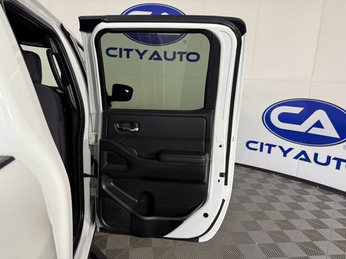 Used 2023 Nissan Frontier SV w/ Midnight Edition Package image 14