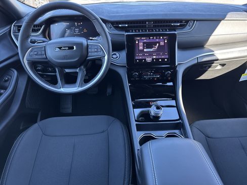 New 2025 Jeep Grand Cherokee L Laredo w/ Luxury Tech Group I image 5