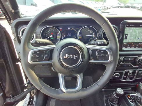 Used 2023 Jeep Wrangler Unlimited Sahara w/ Cold Weather Group AWD/4WD image 22