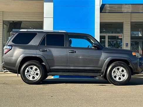 Used 2017 Toyota 4Runner SR5 Premium image 4
