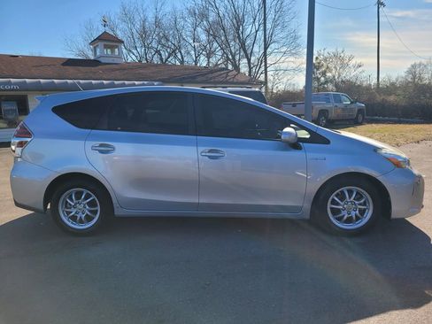 Used 2015 Toyota Prius V Three image 4