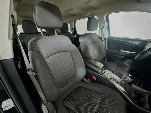 Used 2018 Dodge Journey SE image 25