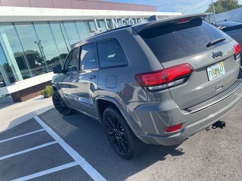 Used 2020 Jeep Grand Cherokee Altitude image 2
