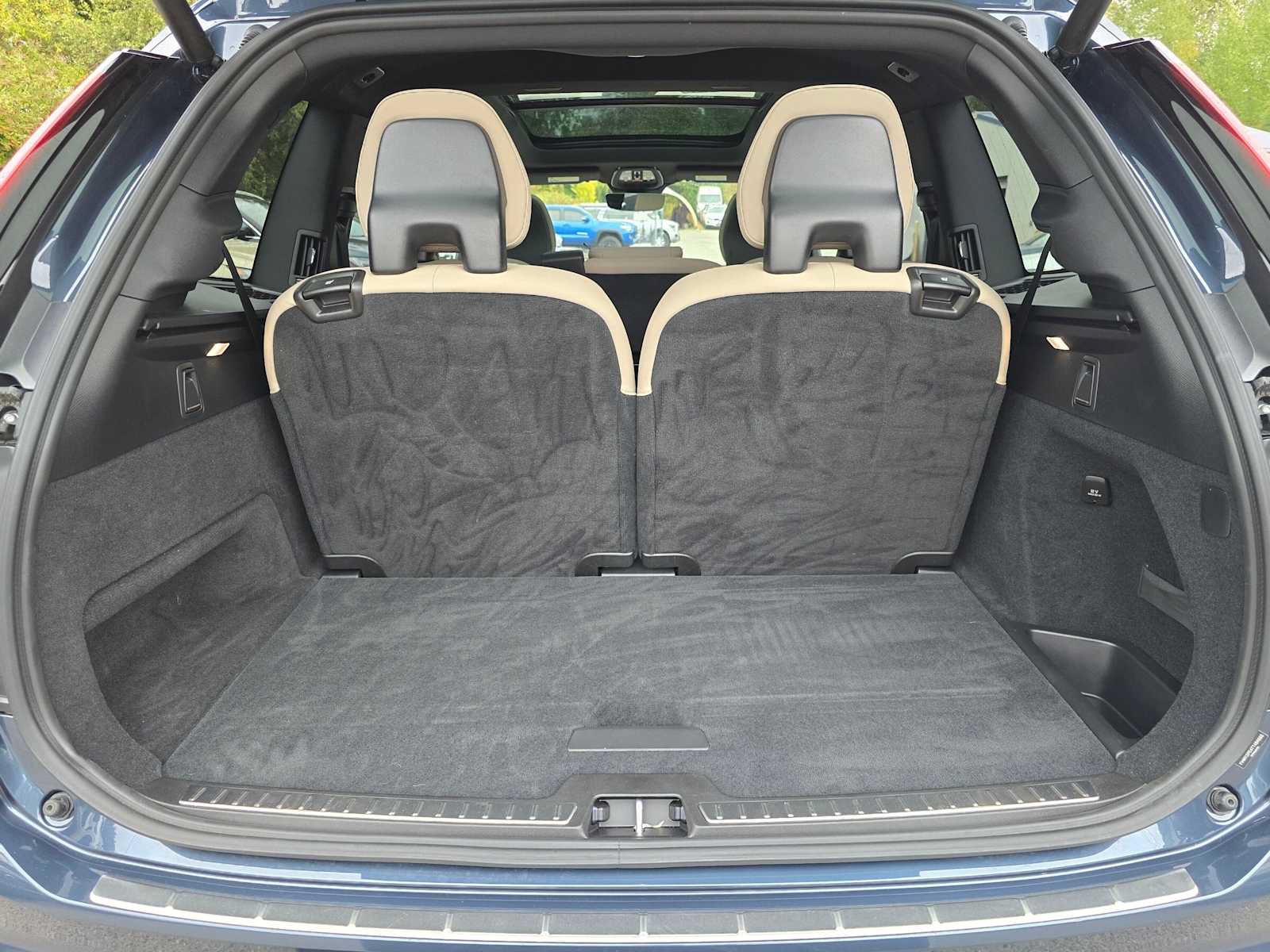 Used 2026 Volvo XC90 B5 Plus w/ Protection Package AWD/4WD image 14