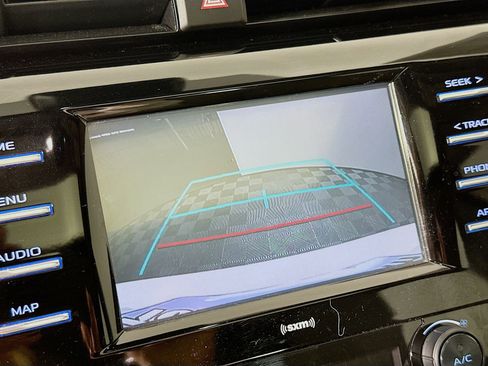 Used 2020 Toyota Camry SE image 14