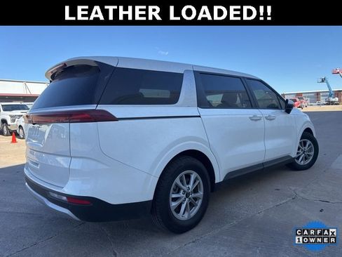 Used 2024 Kia Carnival LX image 11