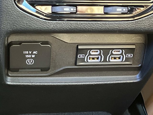 Used 2024 Jeep Grand Cherokee L Summit w/ Advanced Protech Group IV AWD/4WD image 20