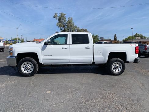 Used 2018 Chevrolet Silverado 2500 LT AWD/4WD image 3