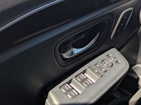 Used 2025 Honda Pilot Touring image 27