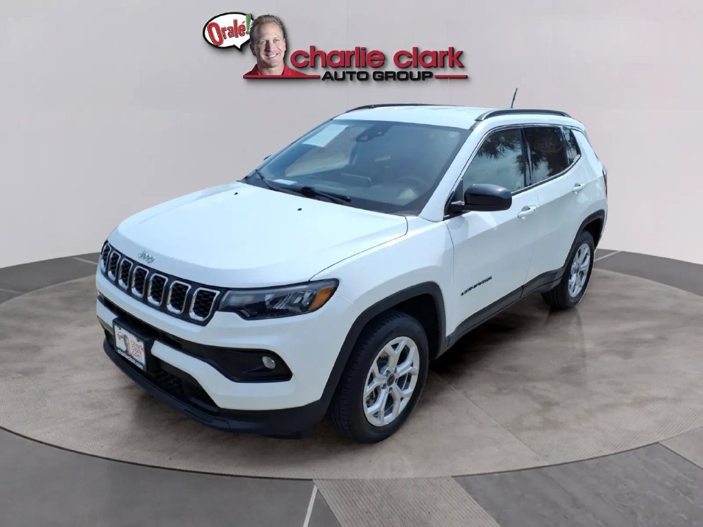 Used 2025 Jeep Compass Latitude AWD/4WD image 1