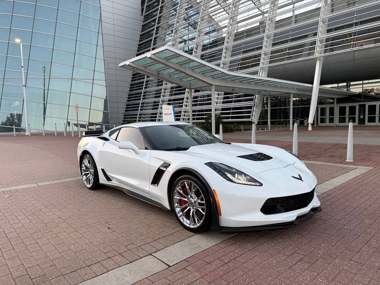 Used 2016 Chevrolet Corvette Z06 w/ 3LZ Preferred Equipment Group RWD image 2