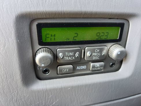 Used 2003 Toyota Land Cruiser AWD/4WD image 31