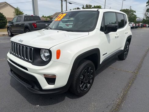 Used 2023 Jeep Renegade Latitude AWD/4WD image 4