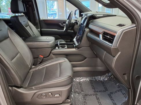 Used 2025 GMC Yukon Denali AWD/4WD image 10