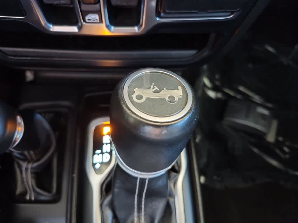 Used 2019 Jeep Wrangler Unlimited Sahara w/ Uconnect 4C Nav & Sound Group AWD/4WD image 22