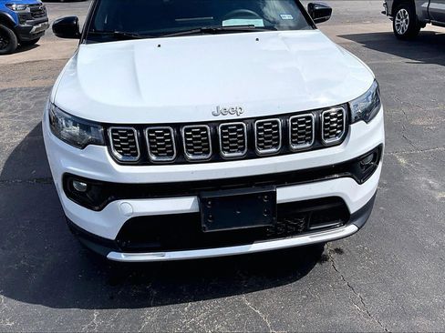Used 2025 Jeep Compass Limited AWD/4WD image 3