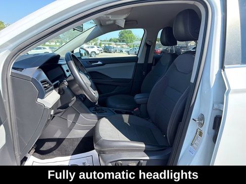 Used 2022 Volkswagen Taos SE FWD image 11