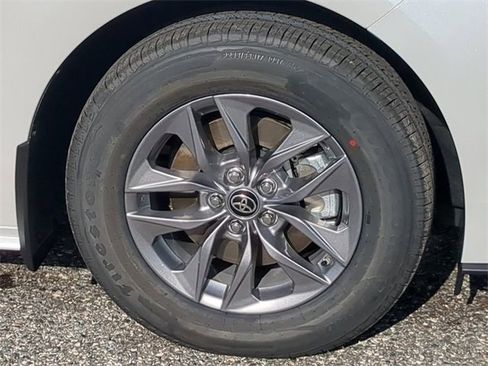 New 2026 Toyota Sienna XLE image 11