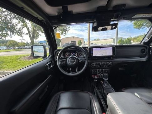 Used 2025 Jeep Gladiator Rubicon AWD/4WD image 16