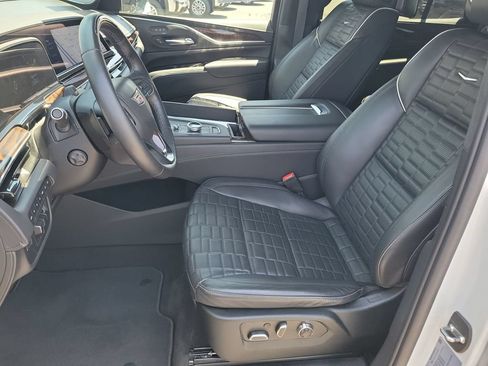 Certified 2022 Cadillac Escalade Sport Platinum w/ Heavy-Duty Trailer Package AWD/4WD image 19