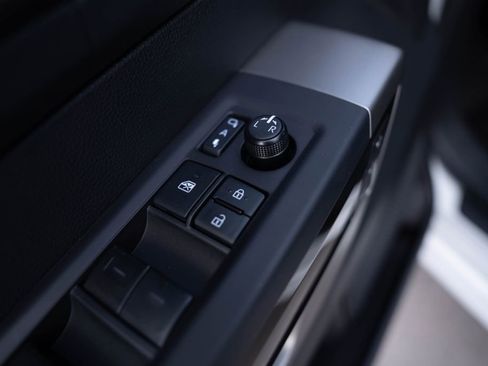 Used 2025 Toyota Tundra Limited AWD/4WD image 20