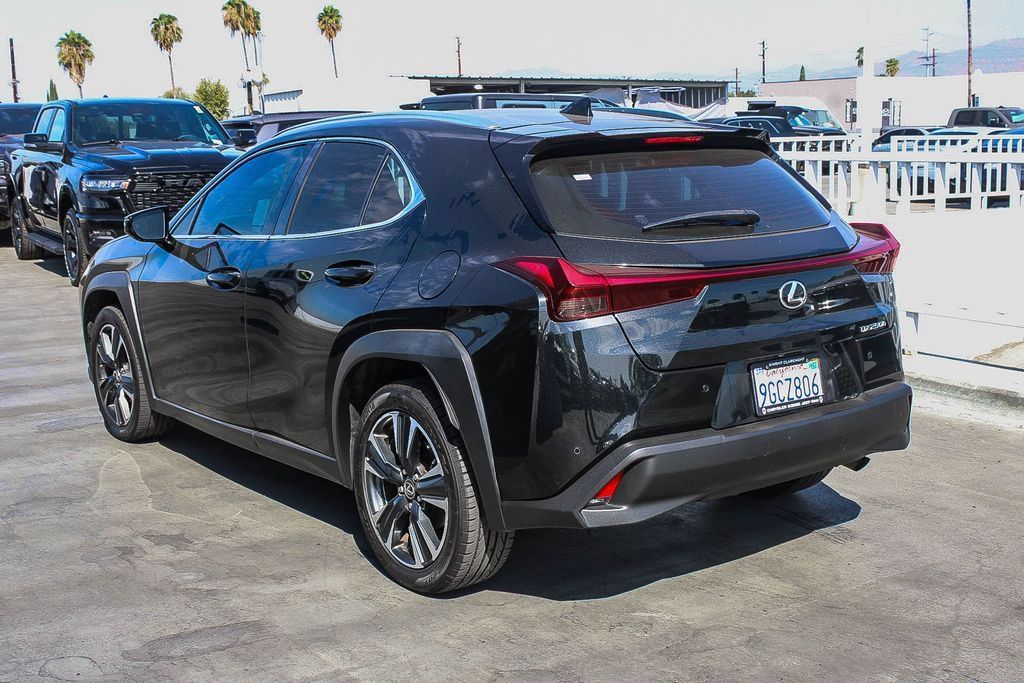 Used 2023 Lexus UX 250h FWD w/ Accessory Package (Z2) image 7