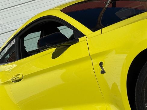 Used 2021 Ford Mustang Shelby GT500 w/ Carbon Fiber Track Pack image 38