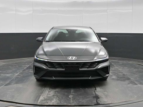 New 2026 Hyundai Elantra SE image 3