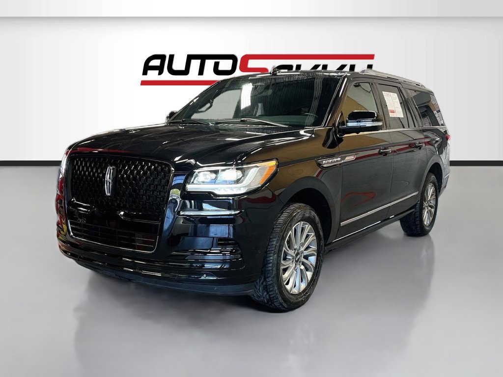 Used 2024 Lincoln Navigator L 4WD image 3