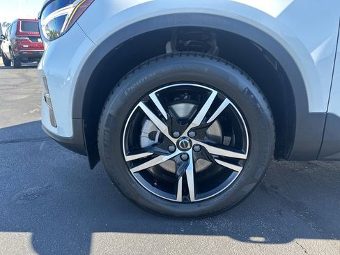 Used 2024 Volvo XC40 B5 Core image 19