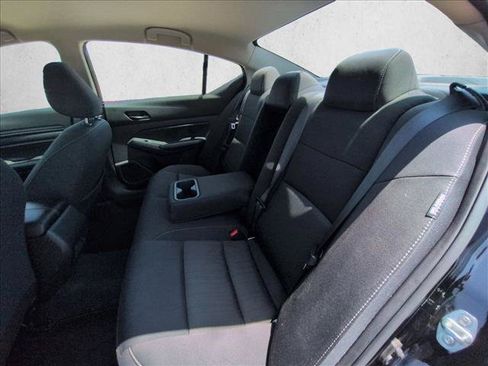 Used 2024 Nissan Altima 2.5 SV FWD image 16