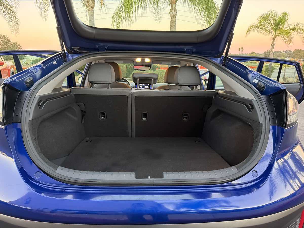 Used 2021 Hyundai Ioniq SE FWD image 21