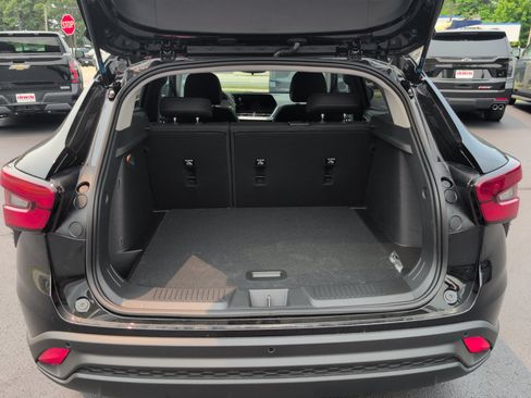 New 2026 Chevrolet Trax LS w/ LS Convenience Package FWD image 25