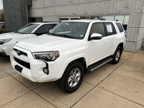 Used 2019 Toyota 4Runner SR5 Premium image 2