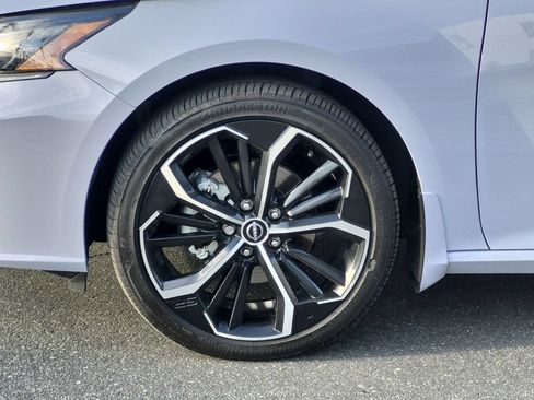 Used 2025 Nissan Altima 2.5 SR w/ SR Premium Package FWD image 10