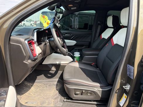 Used 2024 GMC Canyon AT4X AWD/4WD image 2