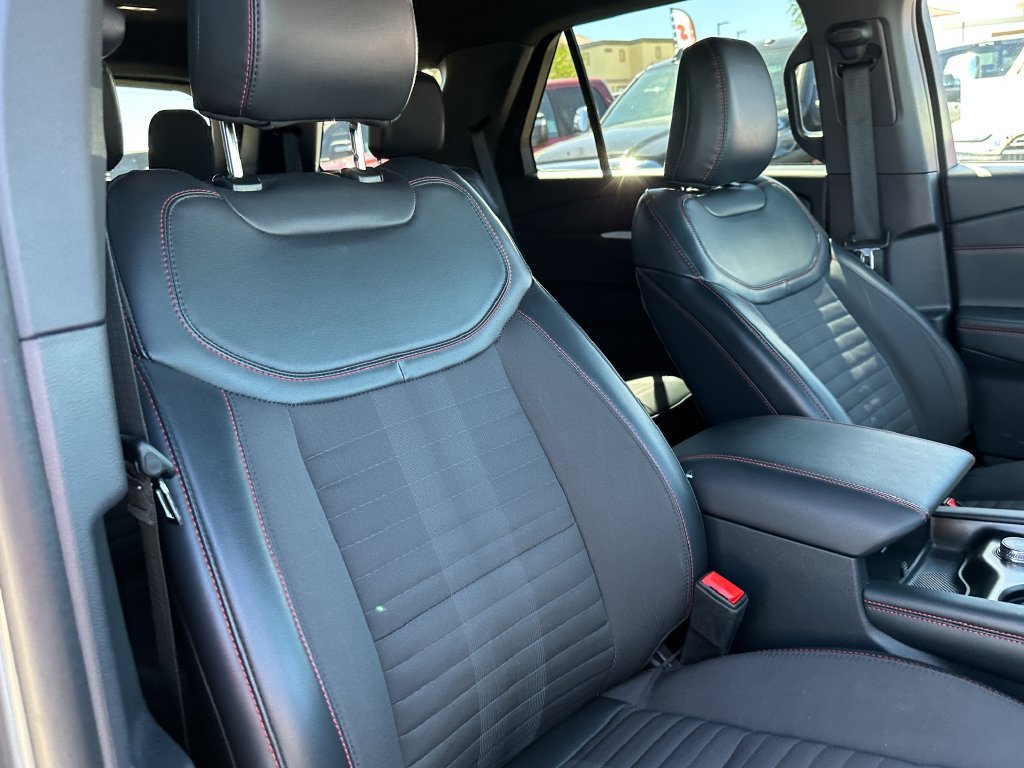 Used 2025 Ford Explorer ST-Line AWD/4WD image 17